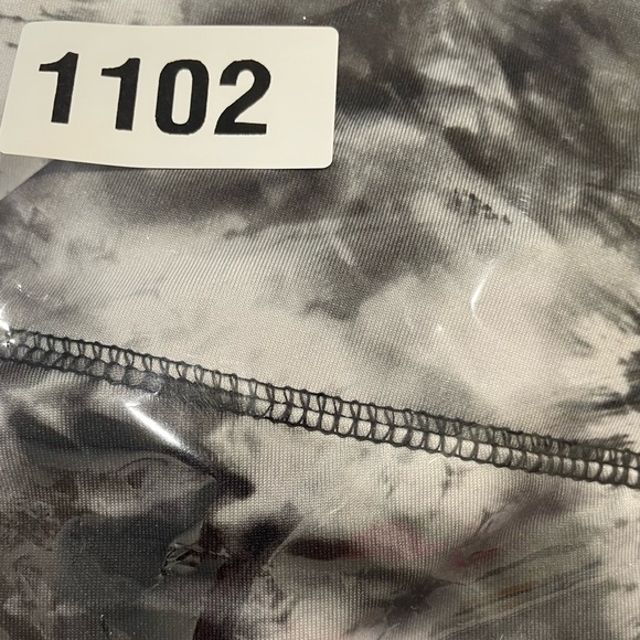 Skechers Women’s Leggings Size Medium Check Photos Black White Tie Dye Go Art - Picture 6 of 6